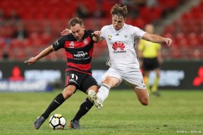 包含赛地聚焦——荷甲集结日热度飙升，曼城门线救险，目标明确，资深球员宣示担当的词条-球速平台