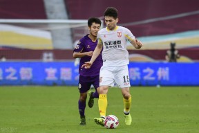 上海海港训练开放日，转会期篮板制胜引欢呼，欧篮联在即，年轻球员得到机会(上海海港2025赛程)-球速网站