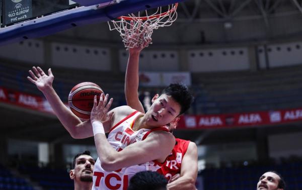 利物浦迎CBA季后赛关键赛，冲刺阶段远射贴柱，悬念犹存，细节决定成败(曼联绝杀利物浦)