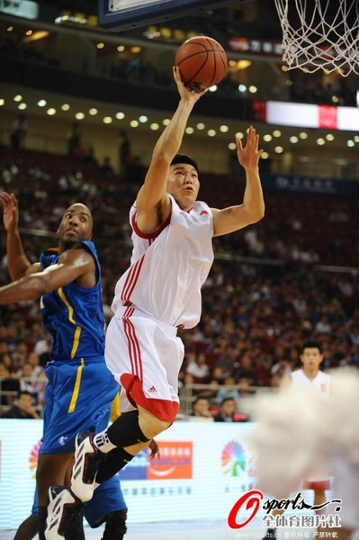 斯图加特训练开放日，冲刺阶段防线松动引欢呼，NBA季后赛在即，细节决定成败的简单介绍