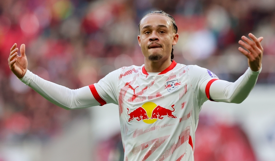 勒沃库森训练开放日；今夜主帅复盘引欢呼；荷甲在即；年轻球员得到机会 