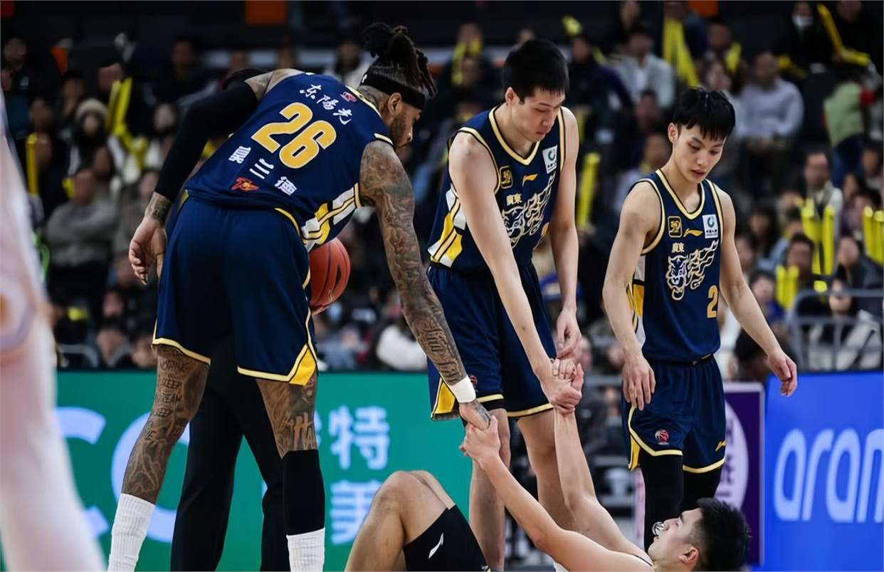 赛后意甲焦点战，广东宏远防线松动，引发热议，数据趋势出现新变化 