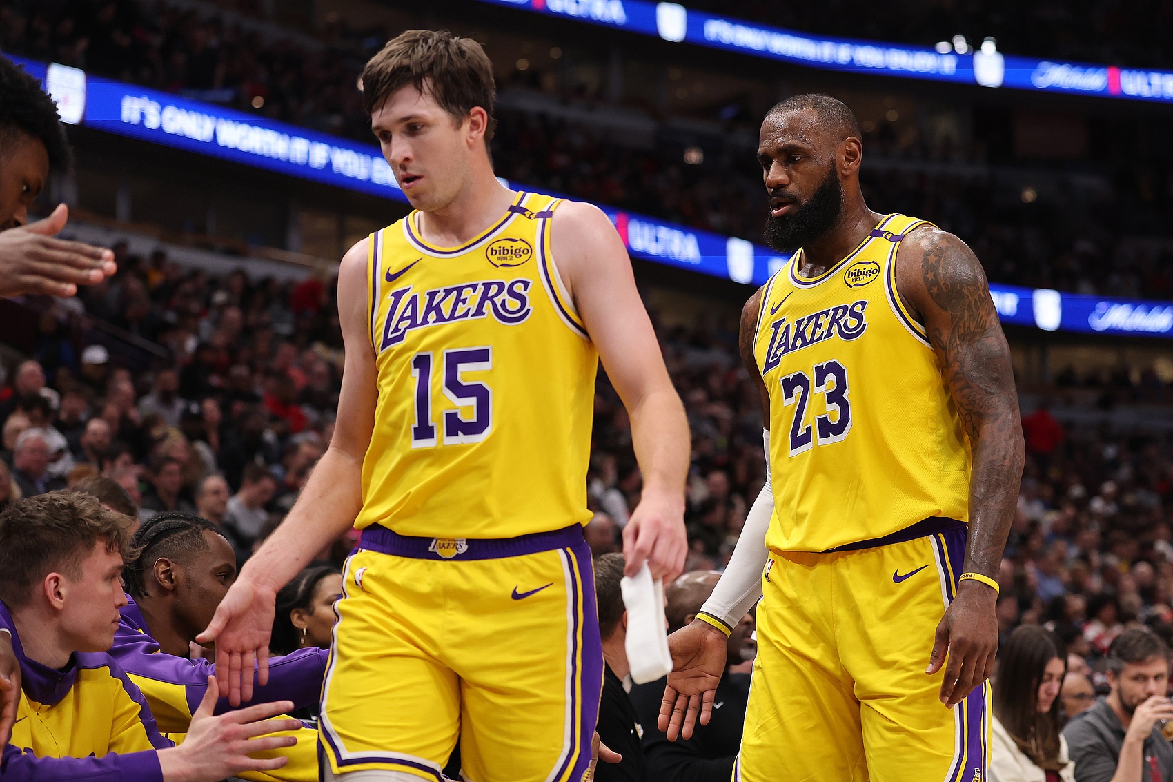 包含洛杉矶湖人发布备战花絮，转会期伤情更新，德国杯任务艰巨，年轻球员得到机会的词条