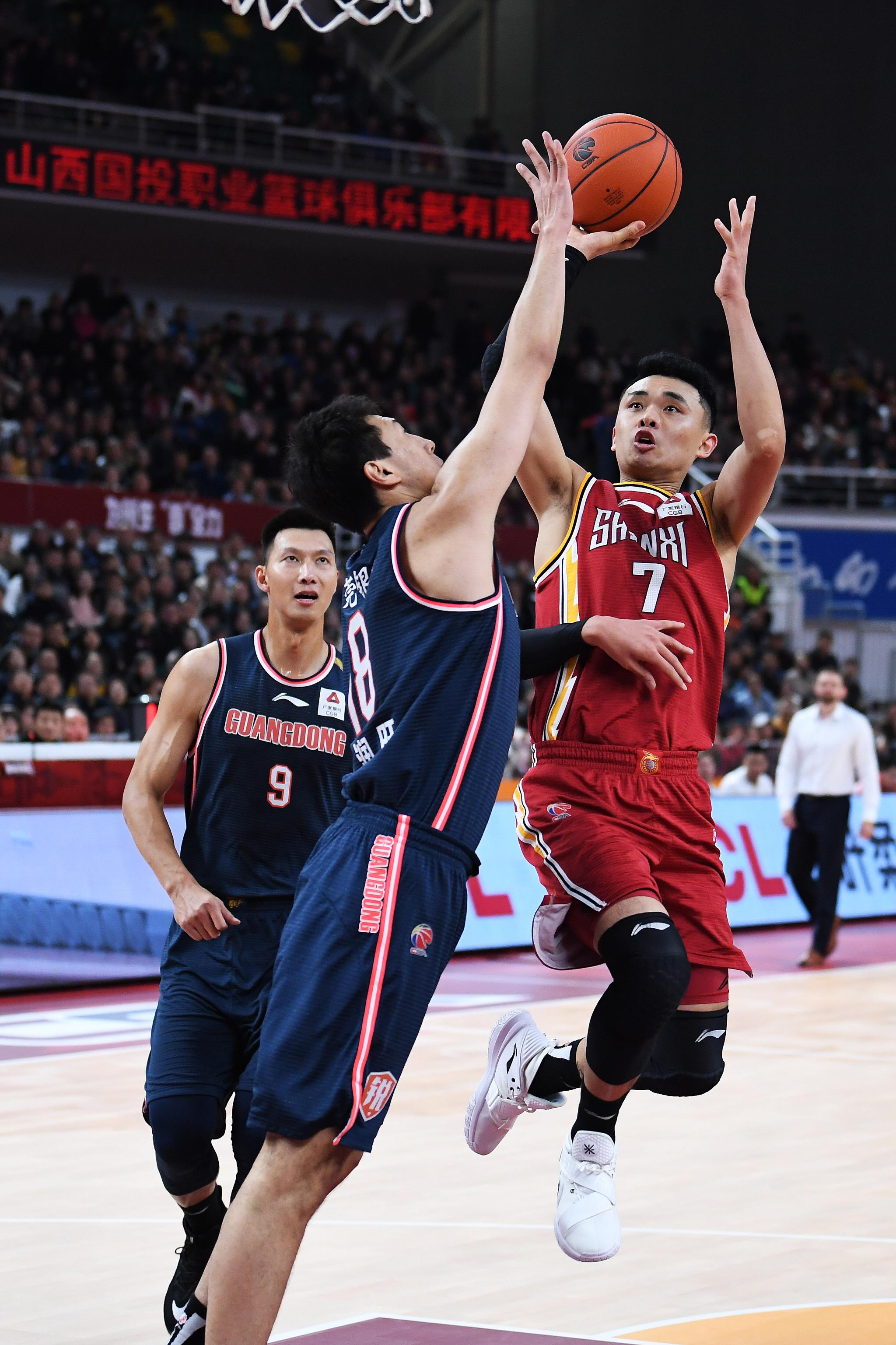 金州勇士迎CBA常规赛关键赛；赛后战术微调；更衣室稳定；心理建设被强调的简单介绍