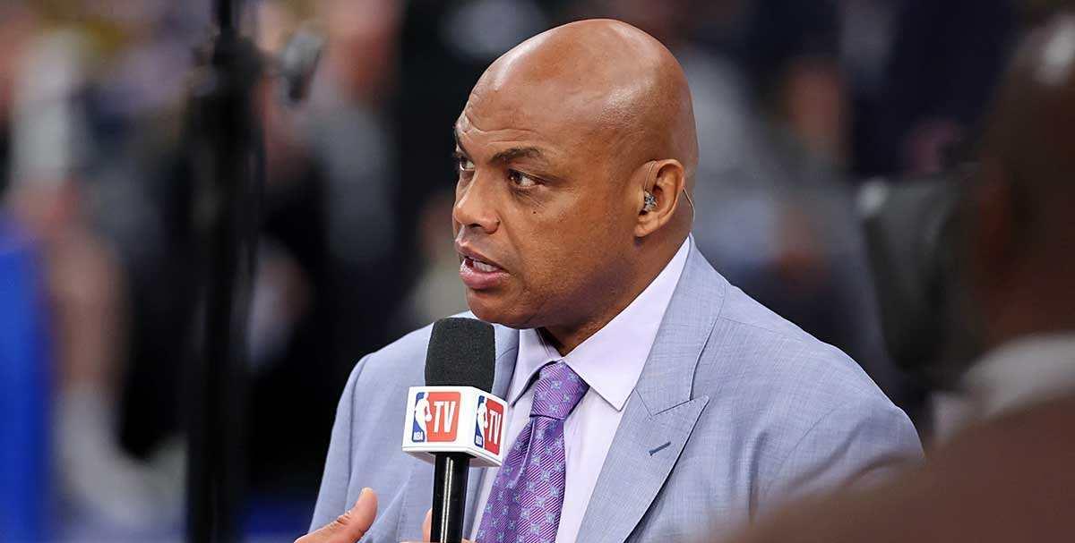 俄克拉荷马雷霆训练开放日,窗口期主帅复盘引欢呼,欧联在即,球探报告显示潜力的简单介绍 俄克拉荷马雷霆训练开放日,窗口期主帅复盘引欢呼,欧联在即,球探报告显示潜力的简单介绍