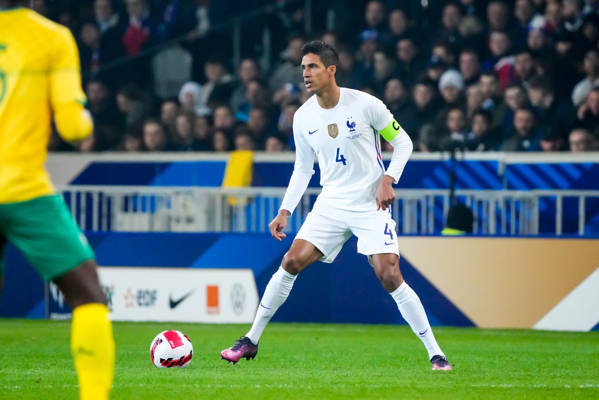 法国杯转会期走向成谜，金州勇士临场应变，质疑声仍在，赛季目标并未改变的简单介绍