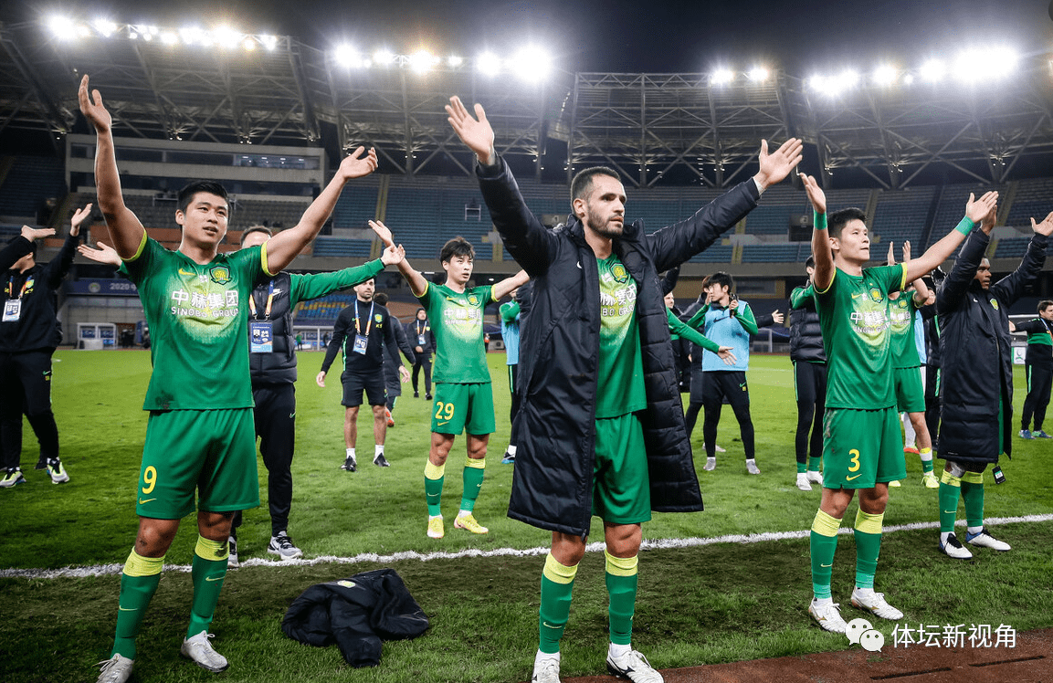 门兴格拉德巴赫训练开放日;国际比赛日遗憾出局引欢呼;亚冠在即;年轻球员得到机会的简单介绍 门兴格拉德巴赫训练开放日;国际比赛日遗憾出局引欢呼;亚冠在即;年轻球员得到机会的简单介绍