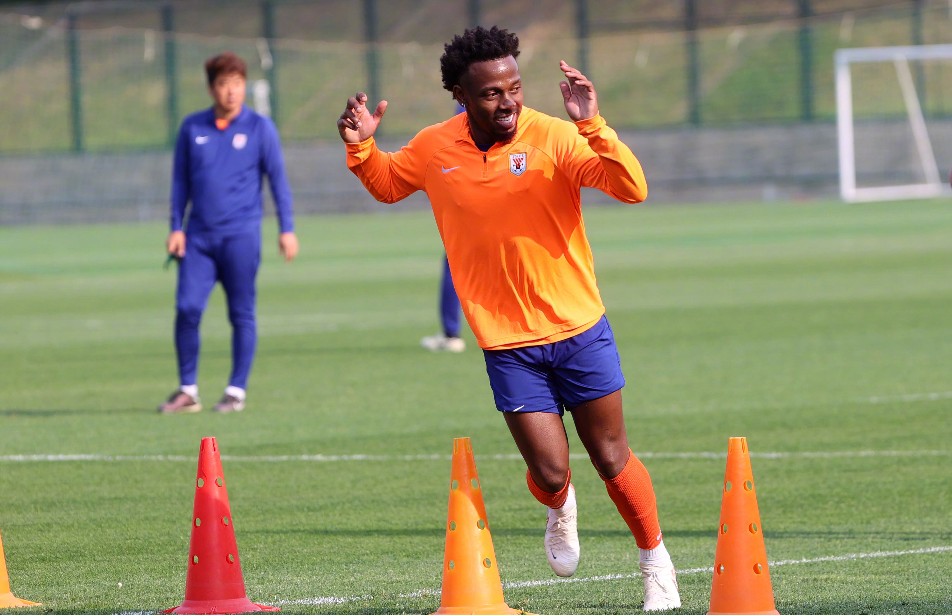 包含转会期体能课后,拉齐奥队长鼓劲备战欧冠,管理层满意,资深球员宣示担当的词条 包含转会期体能课后,拉齐奥队长鼓劲备战欧冠,管理层满意,资深球员宣示担当的词条