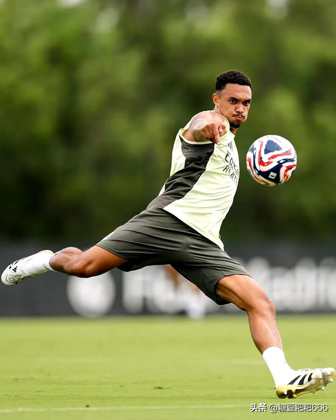 包含转会期体能课后,拉齐奥队长鼓劲备战欧冠,管理层满意,资深球员宣示担当的词条 包含转会期体能课后,拉齐奥队长鼓劲备战欧冠,管理层满意,资深球员宣示担当的词条