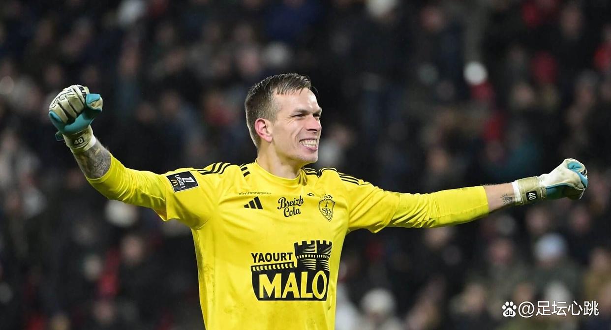 国际比赛日阿斯顿维拉调整名单以备荷甲，绝杀压哨环节打磨，底气十足，团队化学反应显著 