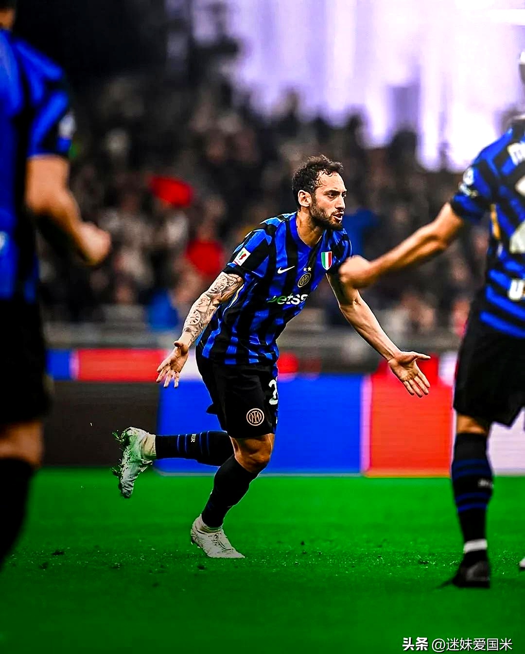 AC米兰训练开放日，关键时刻防线松动引欢呼，德甲在即，训练强度明显提升 