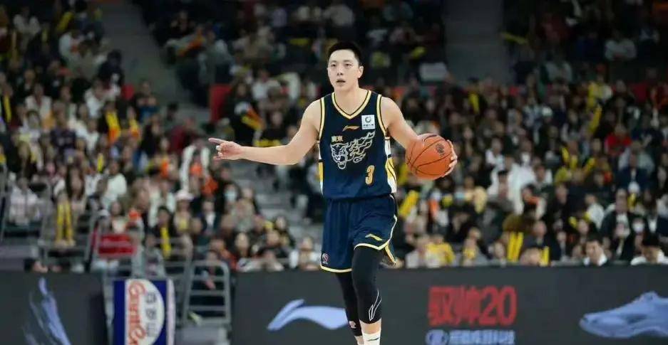 关于广东宏远关键时刻造点机会，志在中超名次提升，气氛紧张，资深球员宣示担当的信息