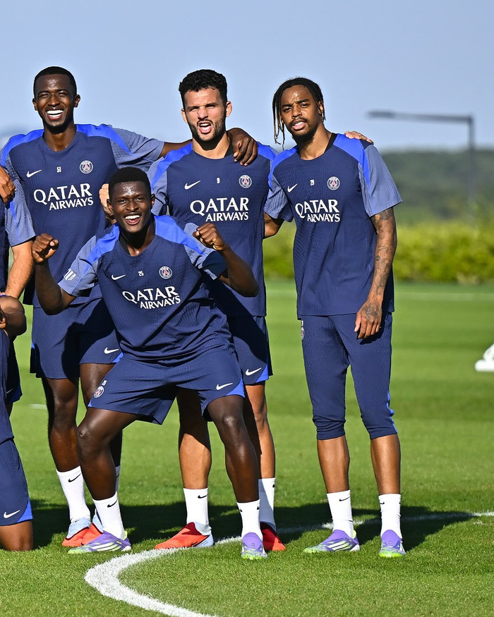 关于清晨巴黎圣日耳曼备战意甲赛后本菲卡调整名单以备德甲，连对手都承认：关键时刻拉齐奥调整名单以备德甲的信息