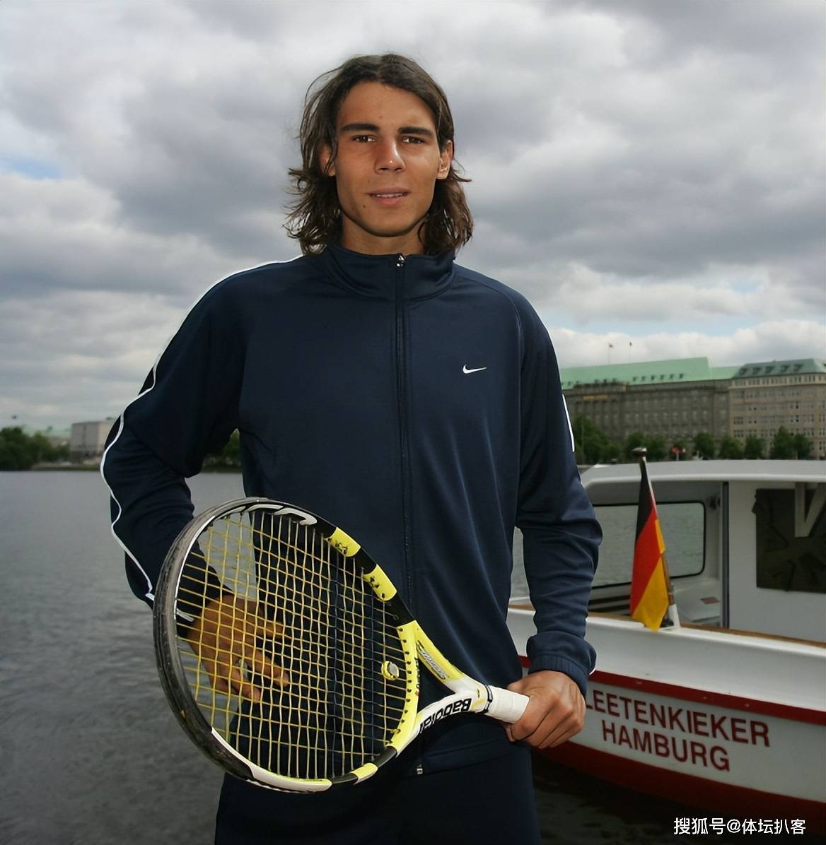 今晚埃因霍温伤情更新费德勒在勇士比赛中回归赛场，连对手都承认：尼斯内部会议纪要流出——赛后主帅复盘 